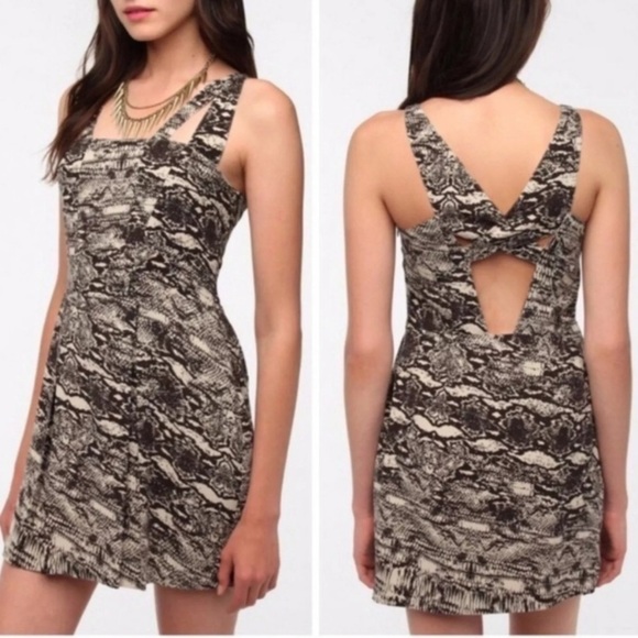 Urban Outfitters Mini Dress Animal print reptile Size 2 cut out back tan black - Picture 1 of 8